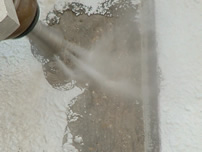 ウォータージェット同時吸引式アスベスト撤去工法は、レベル３相当の養生で施工が可能です。